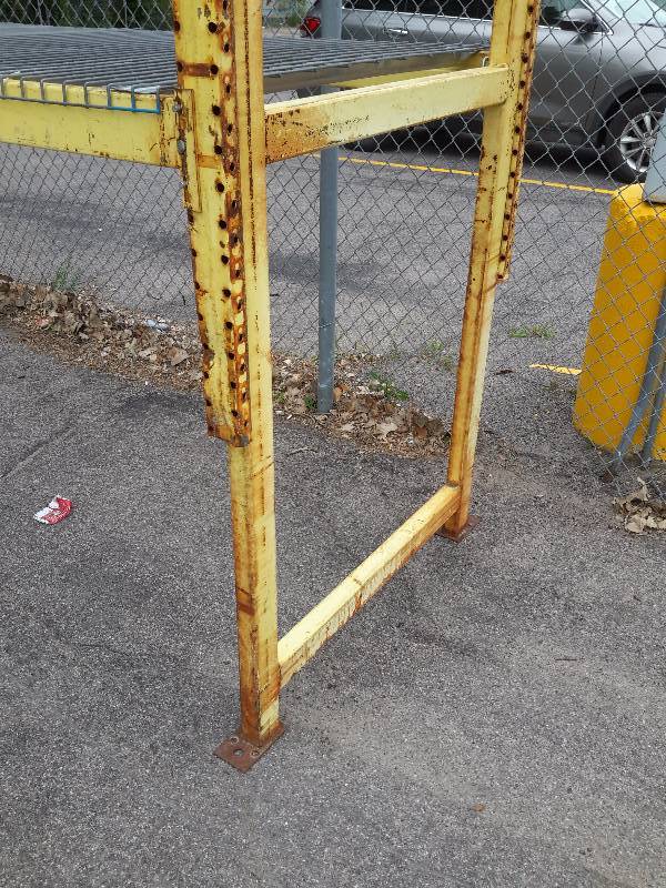 2 Sections Heavy Duty Speedrack Pallet Racking 9ft h  , 2 Shelves