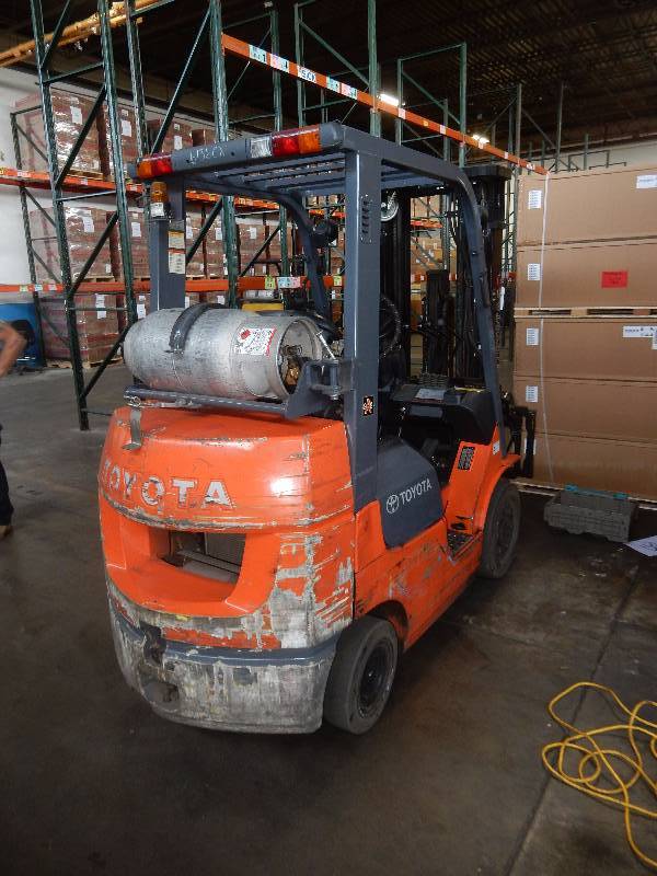 2005, Toyota Fork Lift.... SEE VIDEO