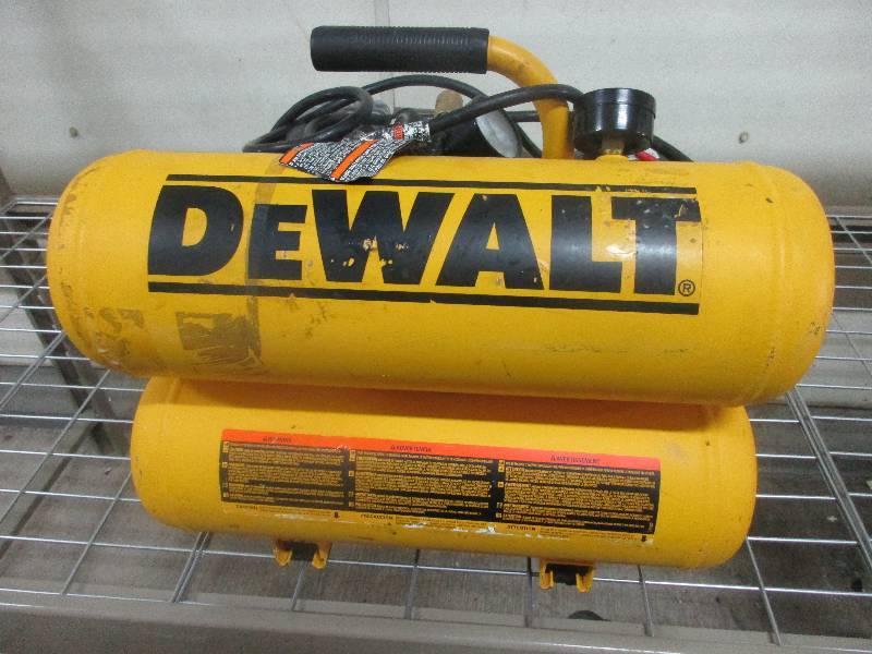 Dewalt D55153 4 gal air compressor 1.1 hp 125psi max