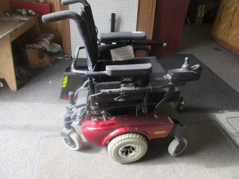 invacare electric wheel chair - pronto sure step w built in charger
