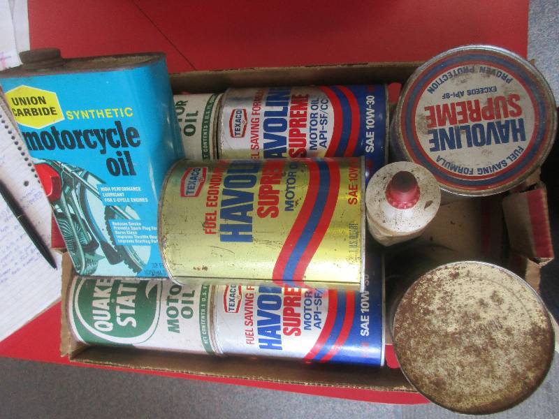 nice vintage cans of oil in great shape