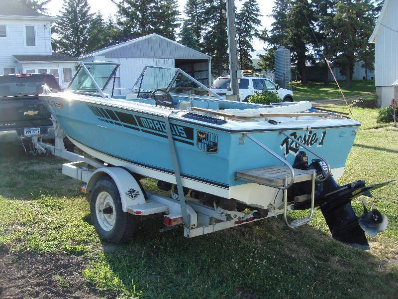 1979 Marquis 17  boat with 120hp mercruiser