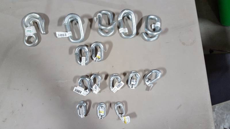 lot 7 image: Assorted 38 - 516 chain hooks