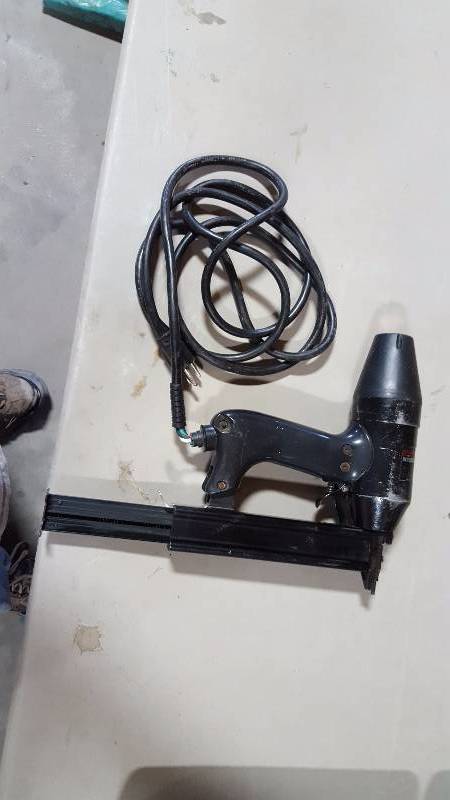 lot 24 image: Sears Craftsman Electric Brad Nailer - Used