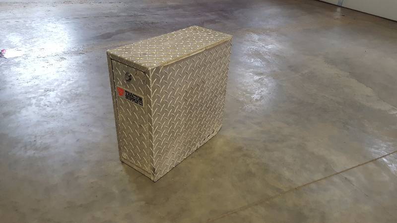 lot 27 image: TSC- Tractor Supply Co. Toolbox - Used