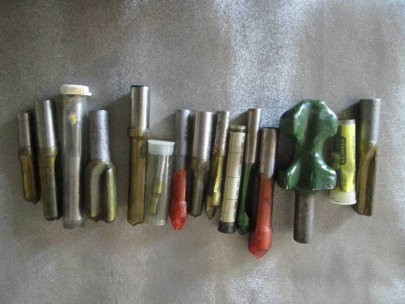 lot 53 image: Lot of 15 Assorted Router Bits - se...