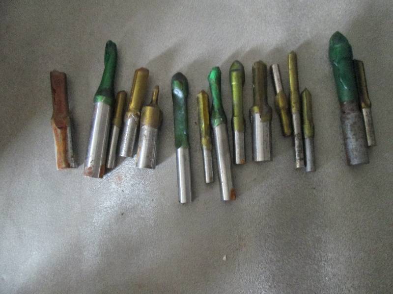 lot 60 image: Lot of 15 Assorted Router Bits - se...