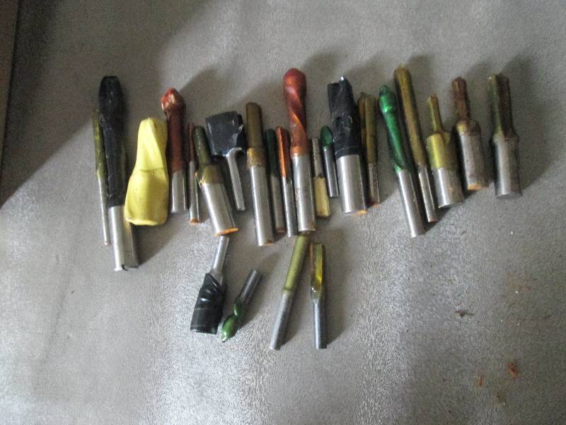 lot 61 image: Lot of 21 Assorted Router Bits - se...