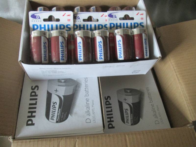 lot 64 image: Case of 4 Boxes of 122pks(96) Phil...