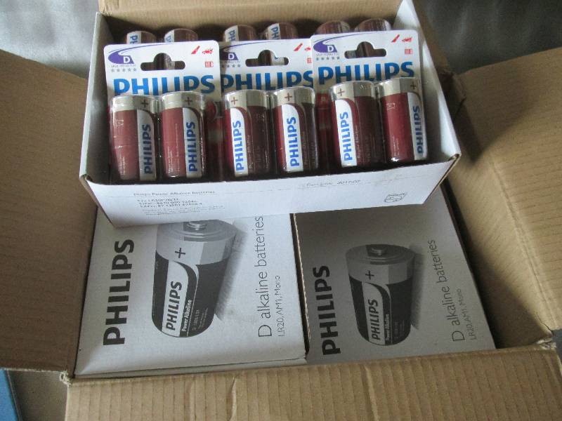 lot 74 image: Case of 4 Boxes of 122pks(96) Phil...