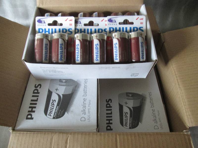 lot 80 image: Case of 4 Boxes of 122pks(96) Phil...