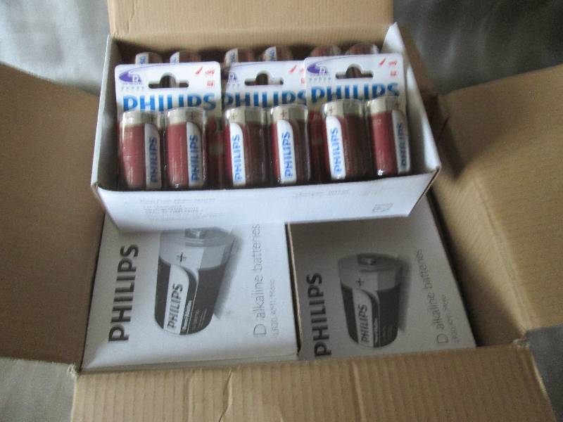 lot 90 image: Case of 4 Boxes of 122pks(96) Phil...