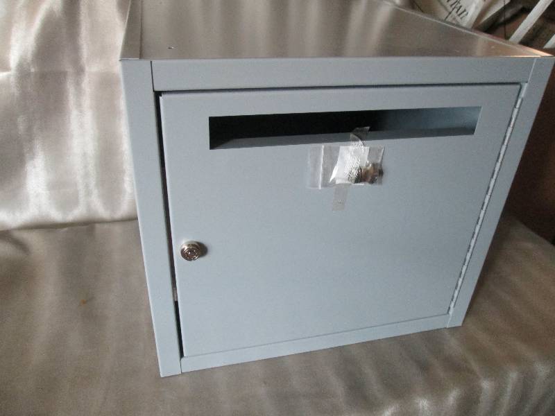 lot 94 image: Metal Locked Drop Box 20Wx20Dx18H i...
