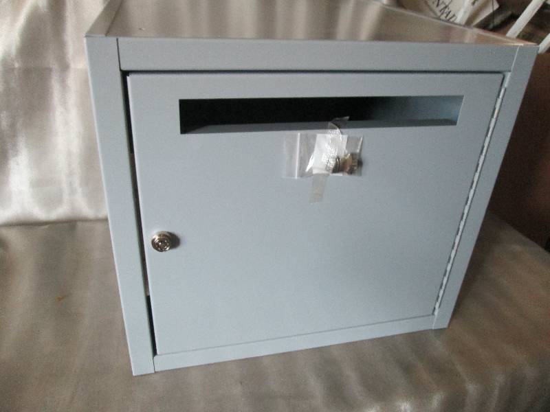lot 95 image: Metal Locked Drop Box 20Wx20Dx18H i...