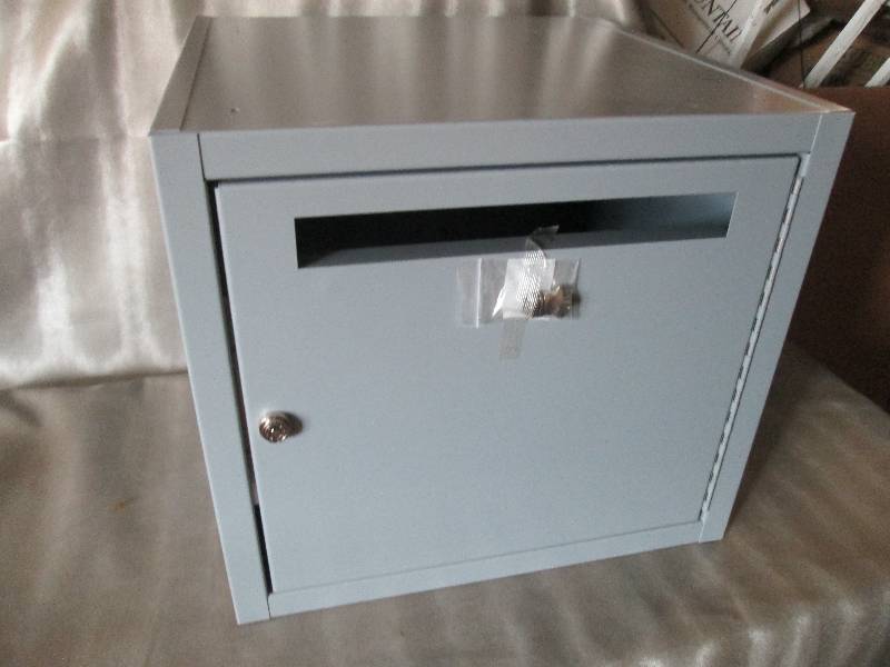 lot 99 image: Metal Locked Drop Box 20Wx20Dx18H i...