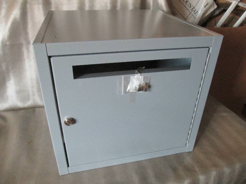 lot 101 image: Metal Locked Drop Box 20Wx20Dx18H i...