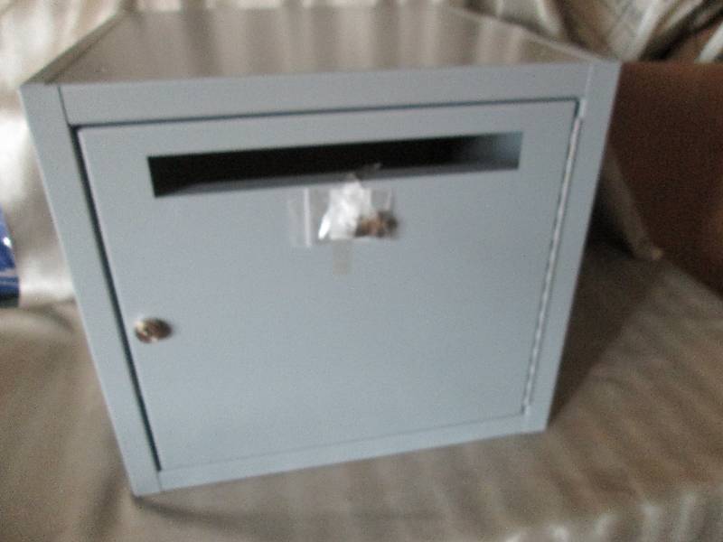 lot 104 image: Metal Locked Drop Box 20Wx20Dx18H i...