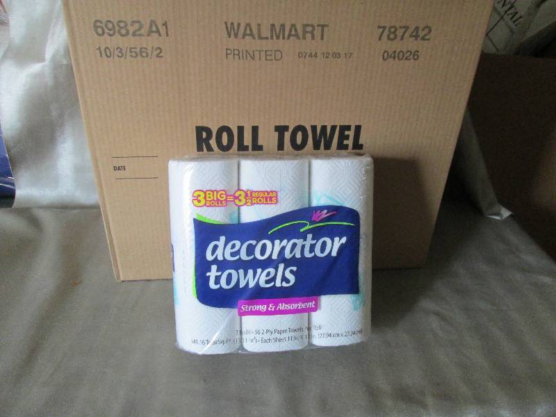 lot 126 image: 1 Case of Decorator Paper Towels 10...