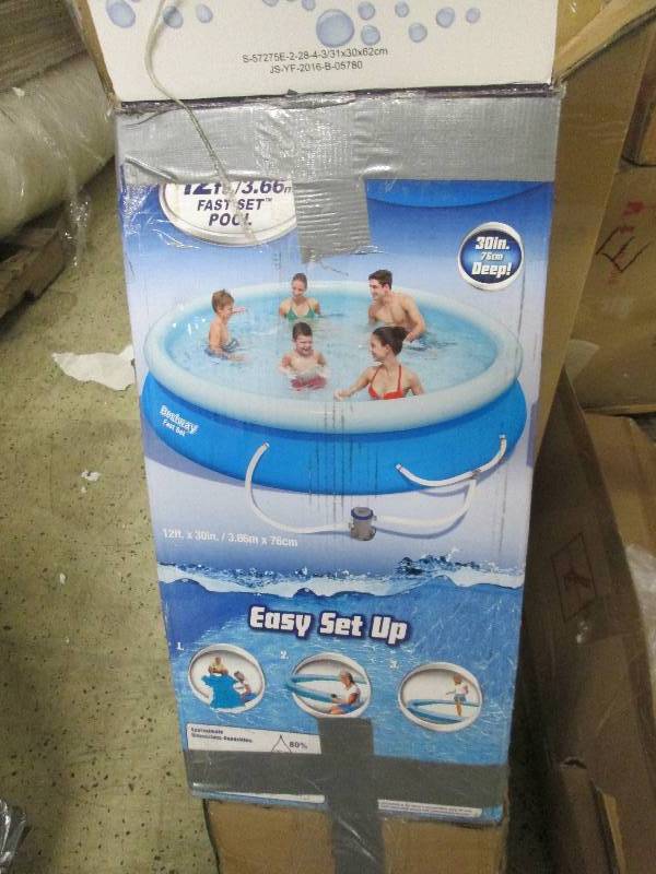 Fast Set Round Pool by Bestway open...