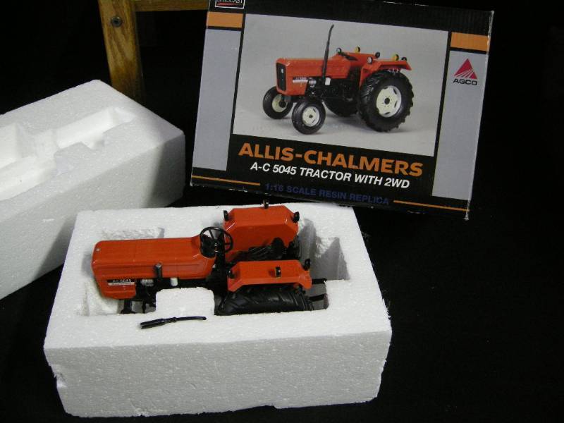 lot 3 image: SpecCast Allis-Chalmers 5045 Tractor
