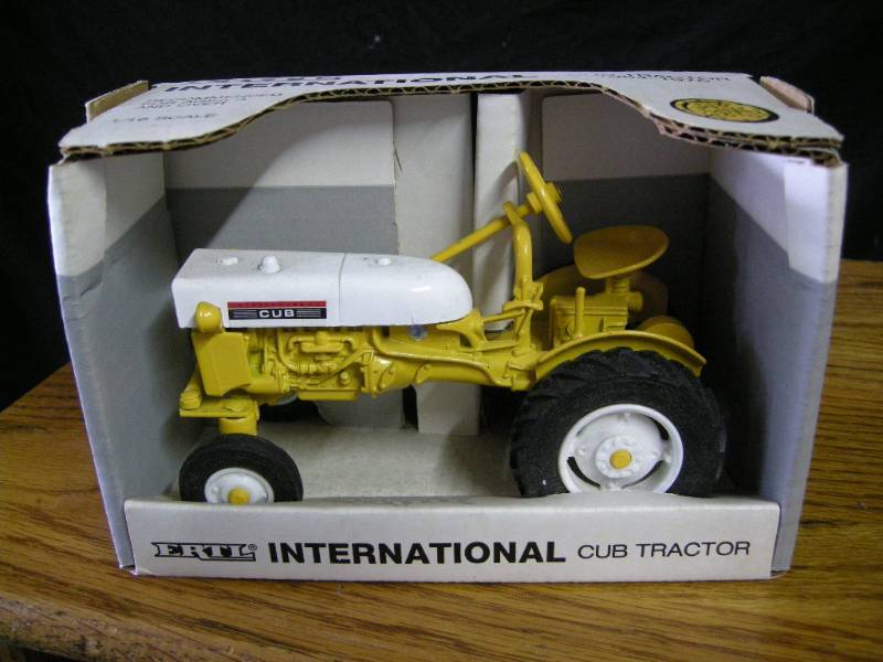 lot 18 image: Ertl International Cub Tractor 1964-1976