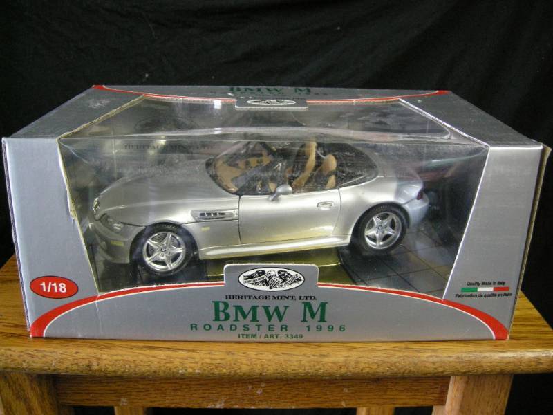 lot 23 image: Heritage Mint 118 BMW M Roadster