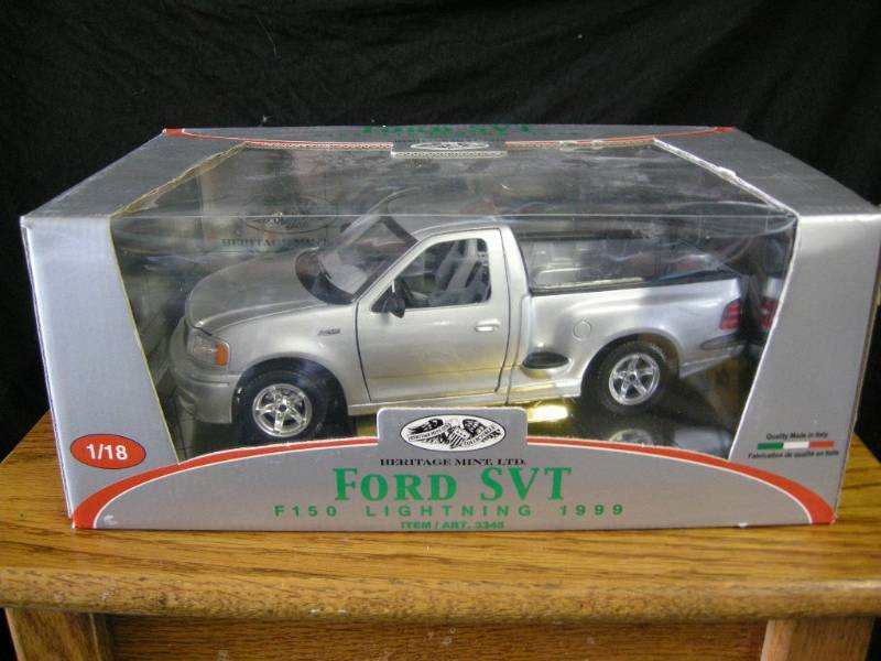 lot 25 image: Heritage Mint 118 Ford SVT Pickup