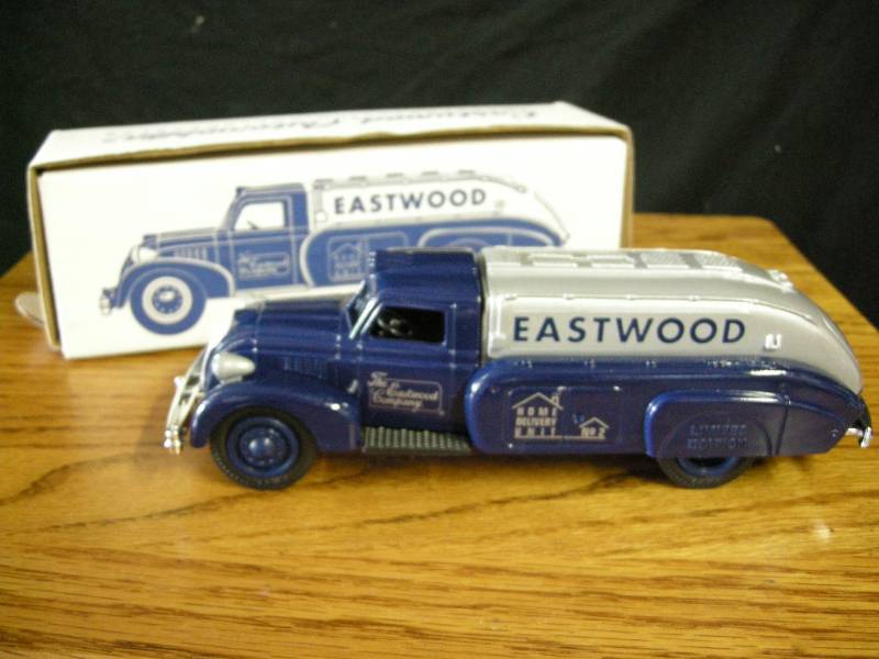 lot 31 image: Eastwood Automobilia 1939 Dodge Airflow Bank