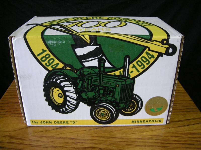 lot 38 image: Ertl John Deere D 100 Years