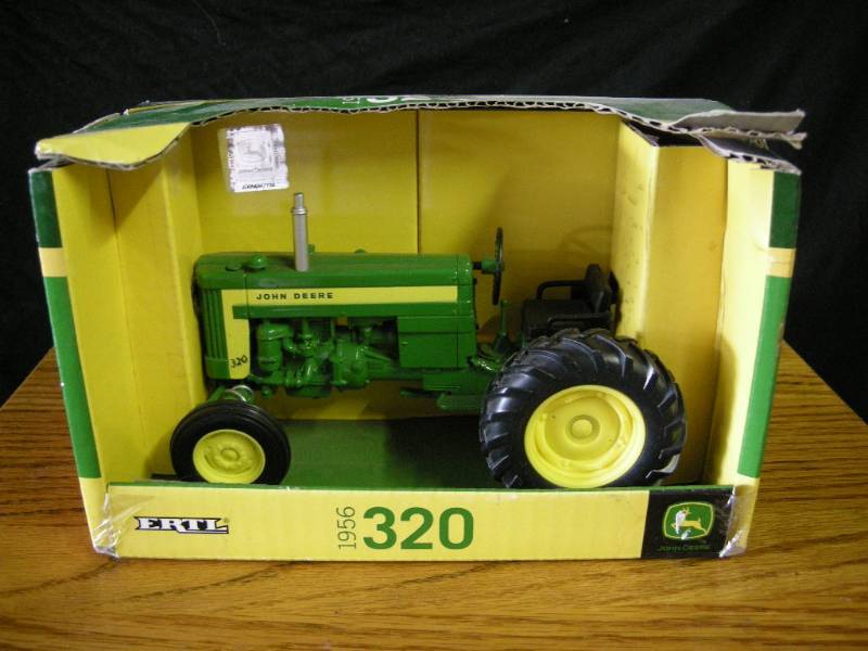 lot 39 image: Ertl John Deere 320