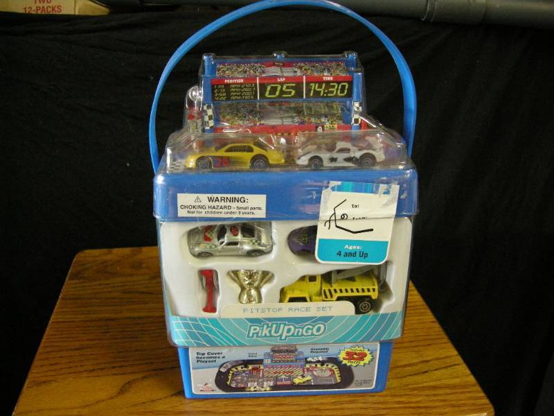 lot 48 image: PikupNGo Pitstop Race Set