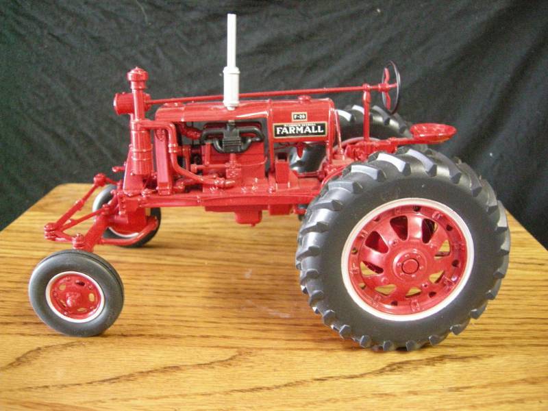 lot 63 image: Ertl Farmall Precision Series F20 Tractor