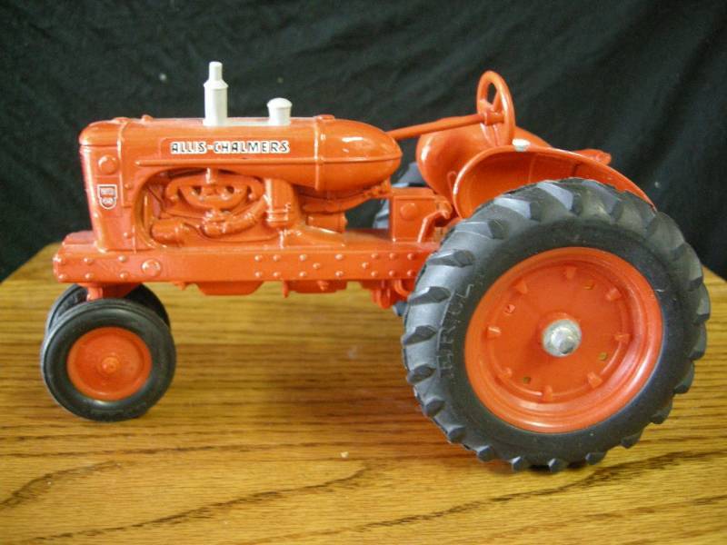 lot 66 image: Ertl Allis-Chalmers WD45 Tractor