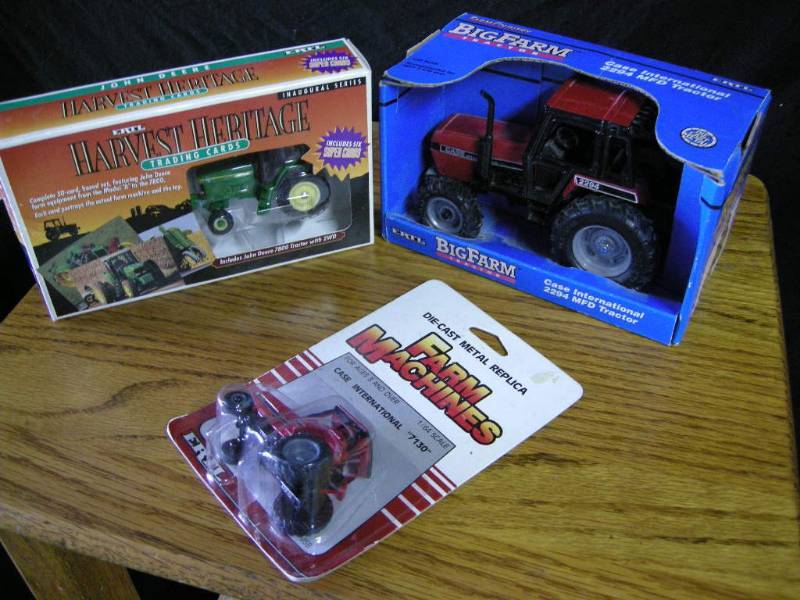 lot 72 image: Ertl Small Diecast Tractors