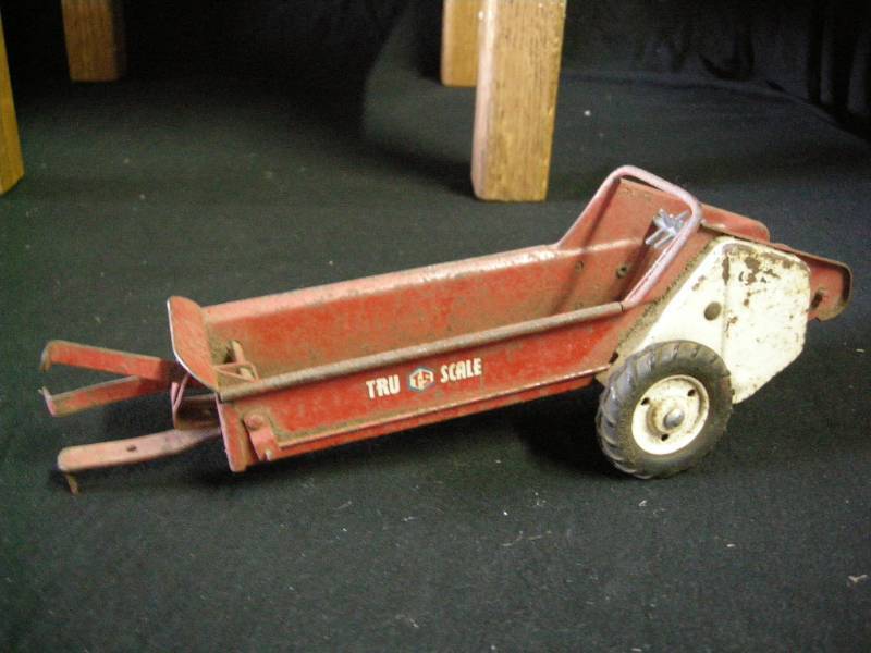 lot 73 image: Vintage Tru-Scale Manure Spreader