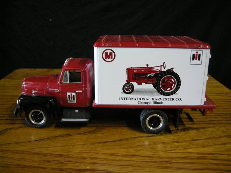 lot 75 image: First Gear Diecast IH 1957 Truck
