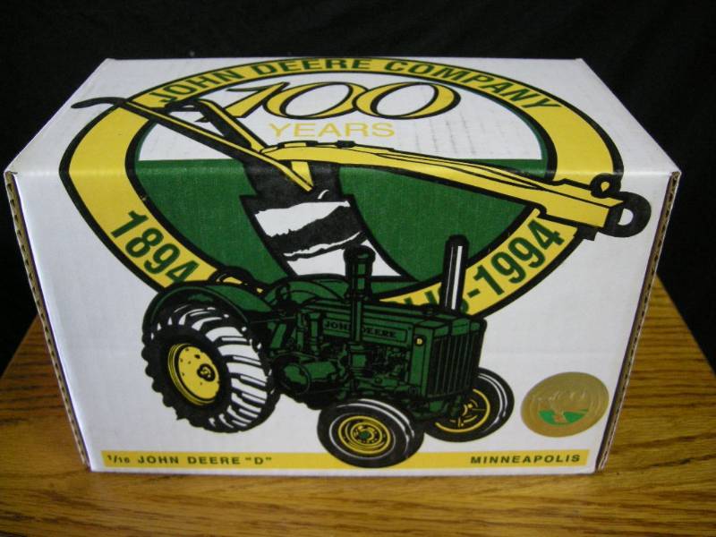 lot 81 image: Ertl John Deere D 100 Years