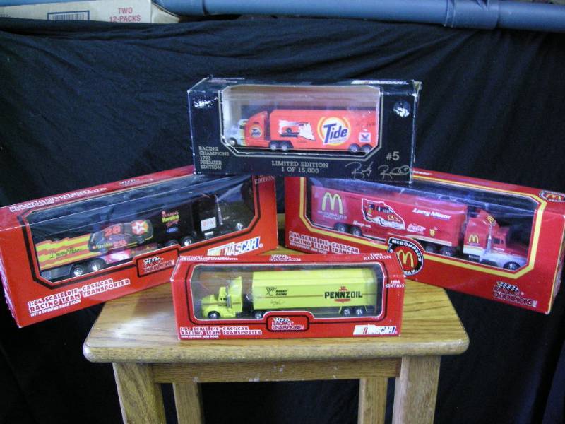 lot 82 image: Racing Champions Transporter Sets
