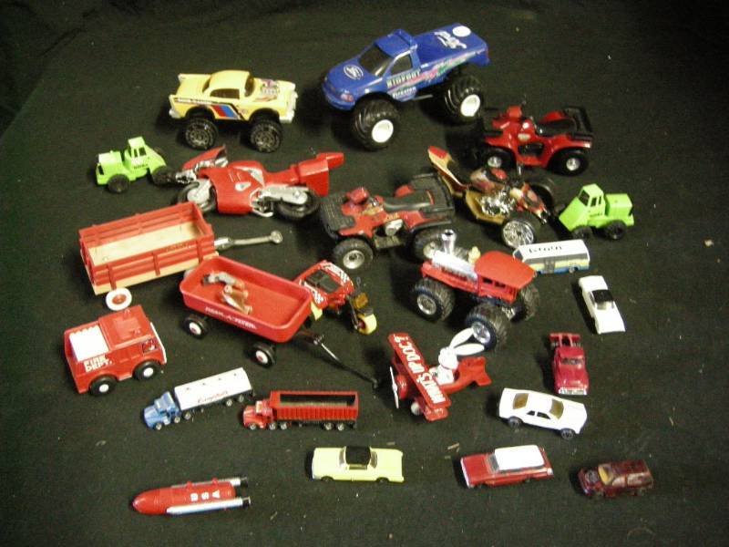 lot 99 image: Diecast Toy Group