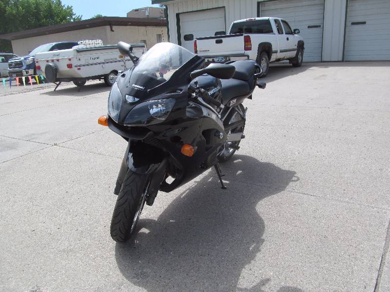 lot 1 image: Kawasaki
