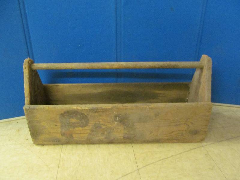 lot 4 image: tool box
