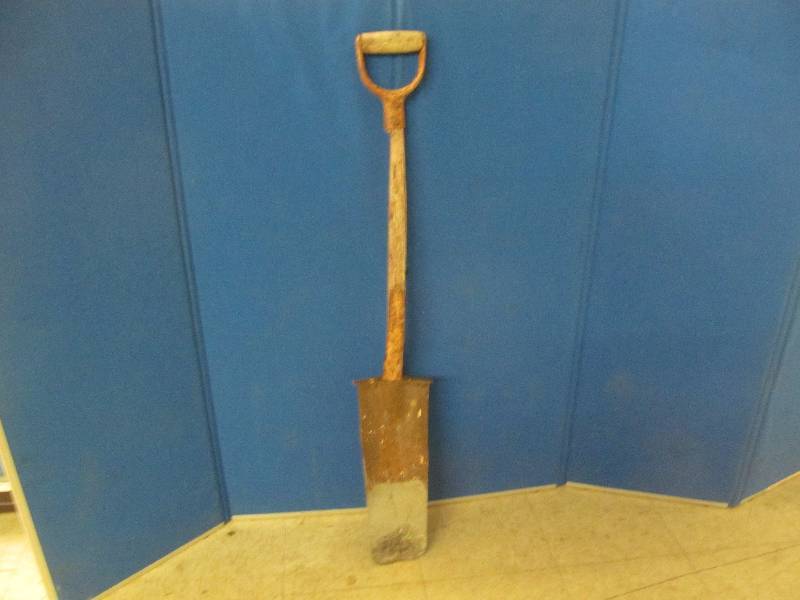 lot 6 image: spade