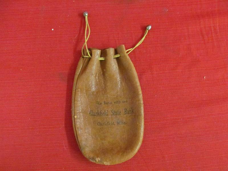 lot 32 image: coin bag