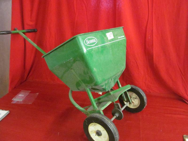 lot 43 image: spreader