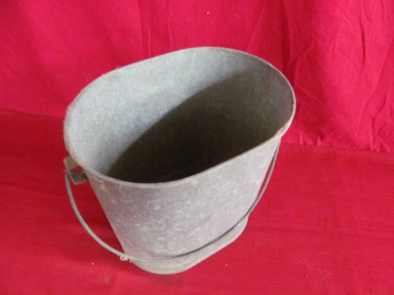 lot 44 image: pail