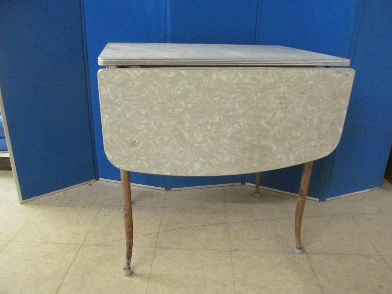 lot 57 image: table