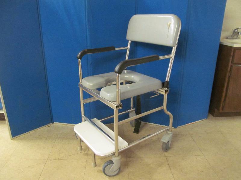 lot 66 image: medical equipment
