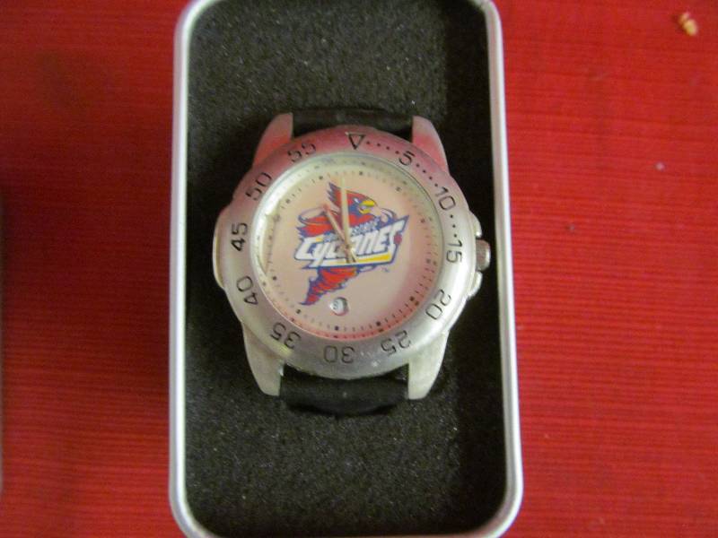 lot 71 image: watch