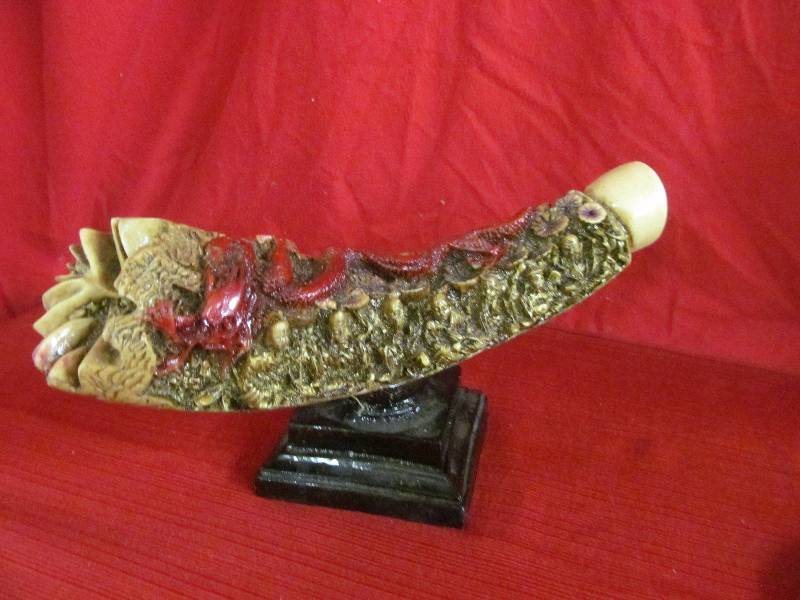 lot 90 image: collectibles