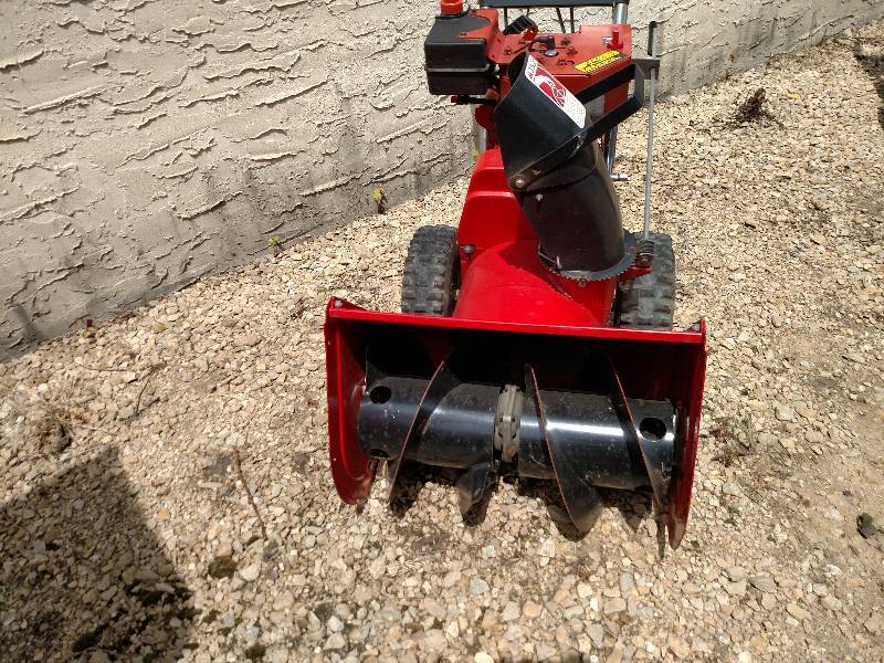 lot 6 image: Toro 624 Snow Blower, Works...